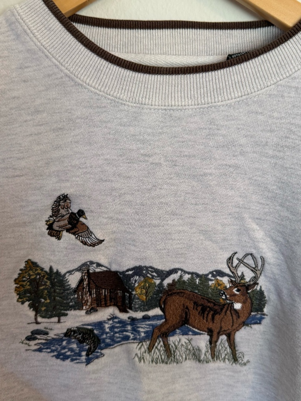 Embroidered Deer Scene Crewneck Sweatshirt